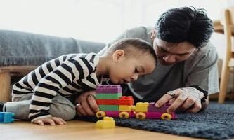 Actividades de aprendizaje en casa con juguetes educativos
