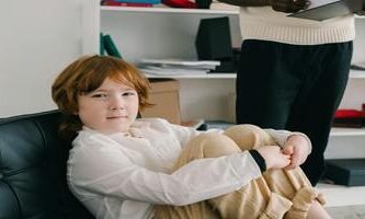 Qué es la ecolalia y qué la provoca