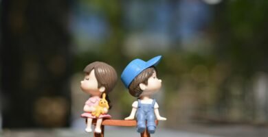 Cómo usar muñecos o figuras para enseñar empatía y emociones